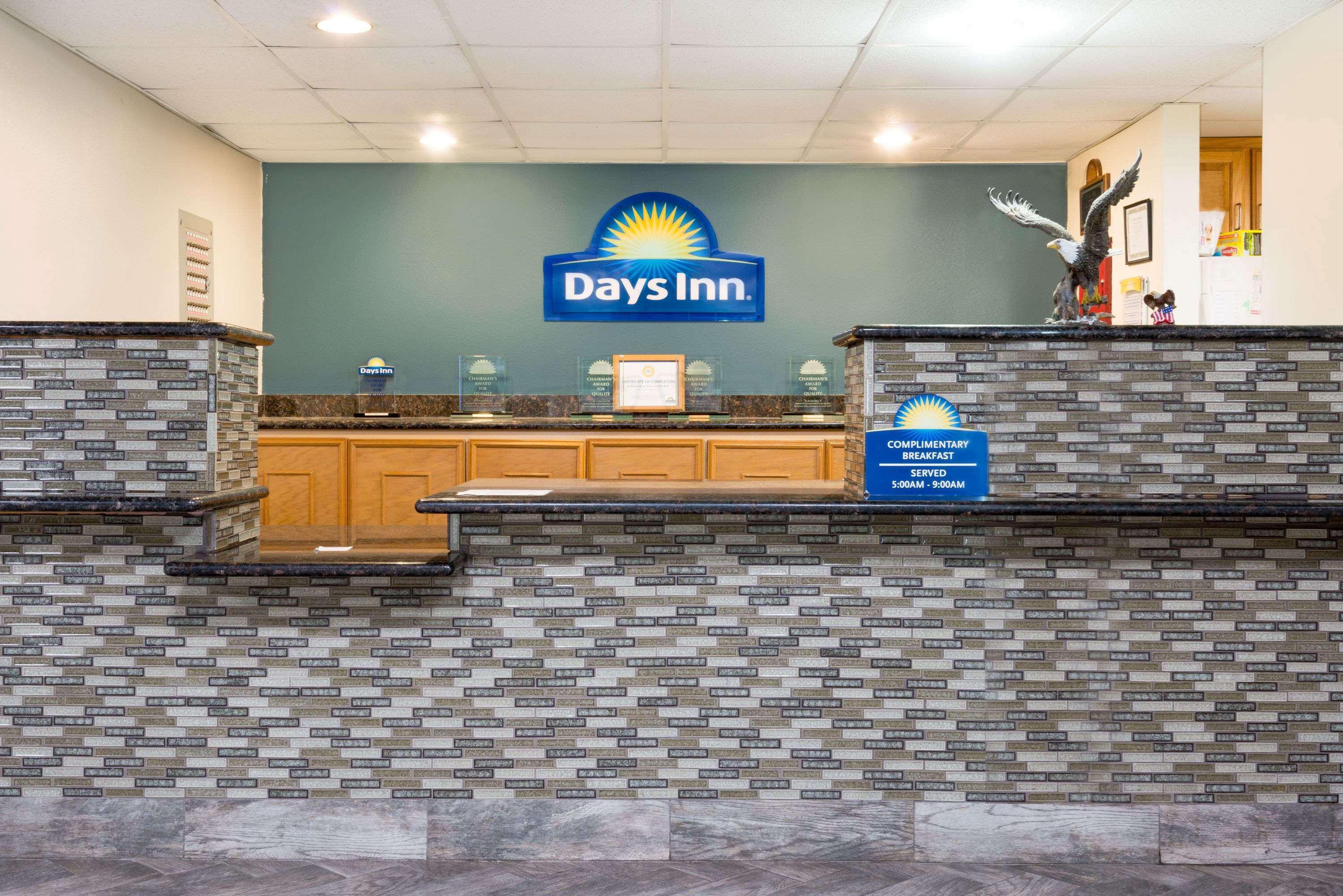Days Inn By Wyndham Далхарт Экстерьер фото